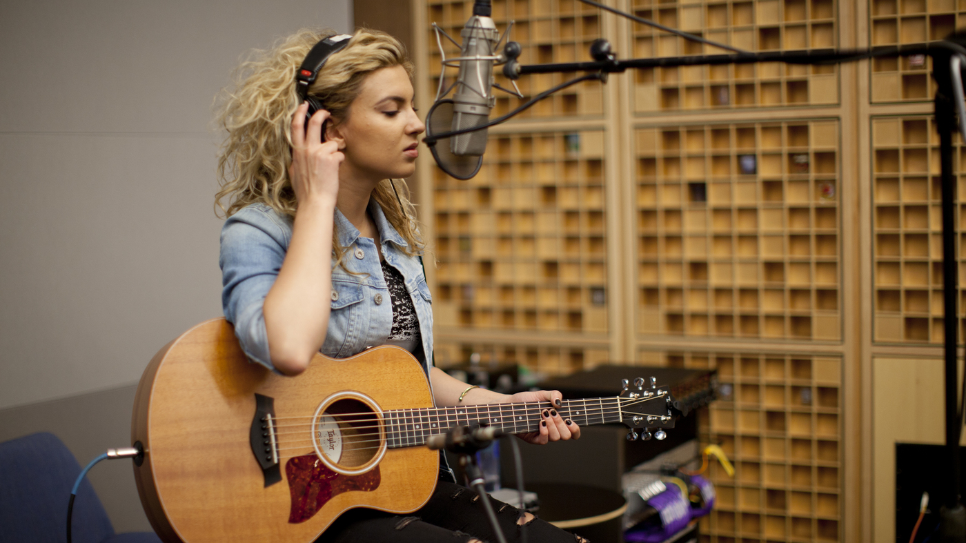 Tori Kelly - Never Alone (Official Live Video) 